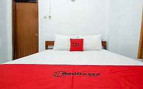Reddoorz Plus Near Alun Alun Selatan